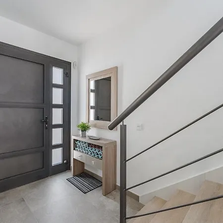 Townhouse With Three Bedrooms アパート *