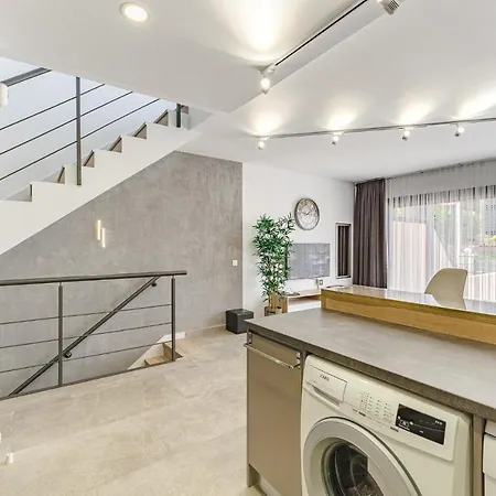 Townhouse With Three Bedrooms アパート