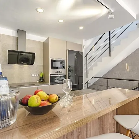 Townhouse With Three Bedrooms アパート