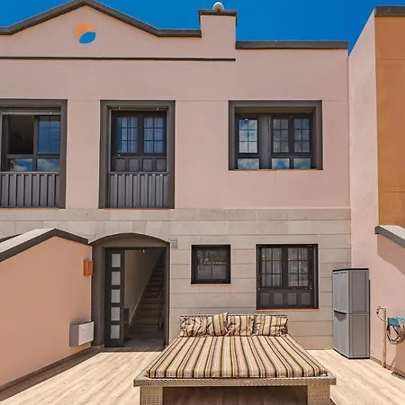 Townhouse With Three Bedrooms *