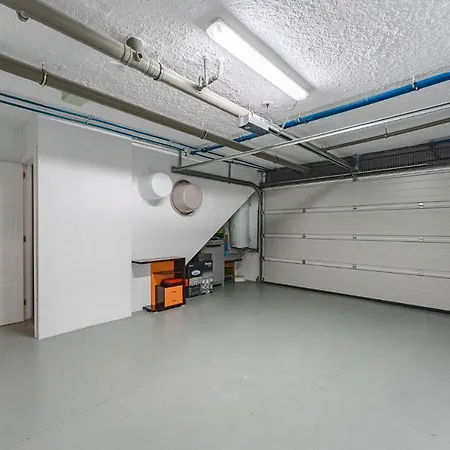 Townhouse With Three Bedrooms אדחה