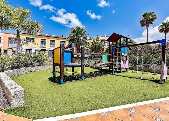 Townhouse With Three Bedrooms *