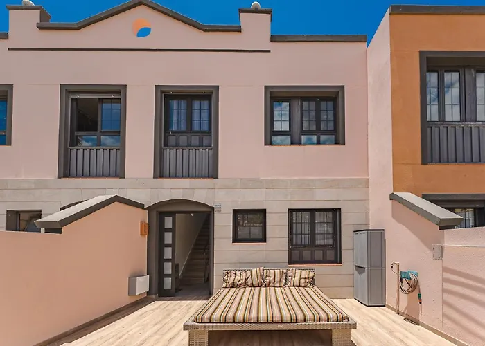 Townhouse With Three Bedrooms *