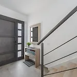 Townhouse With Three Bedrooms Daire *